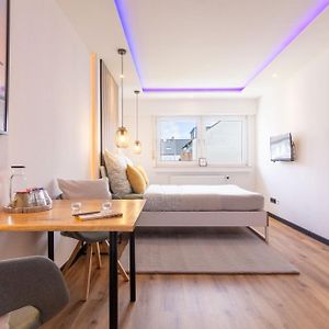 Zimmer mit Kingsize-Bett